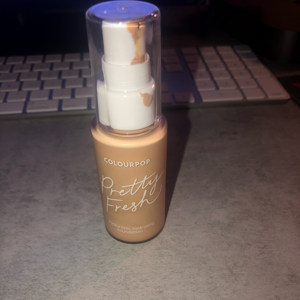 Colourpop pretty fresh foundation